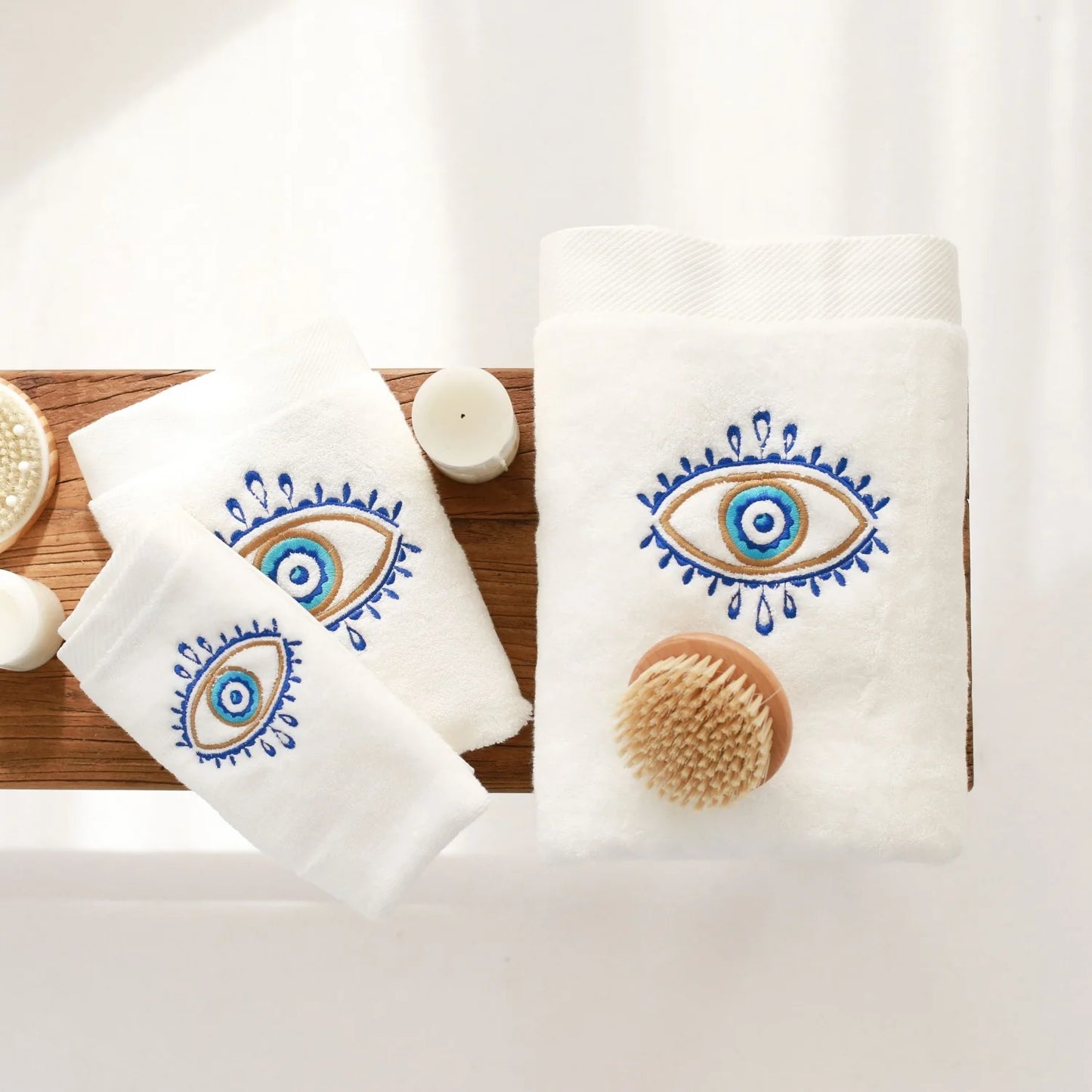 Serviette à main brodée yeux