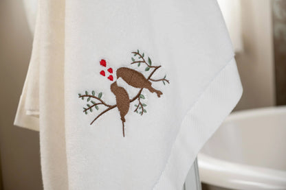 Serviette pour le visage brodée tourtereaux