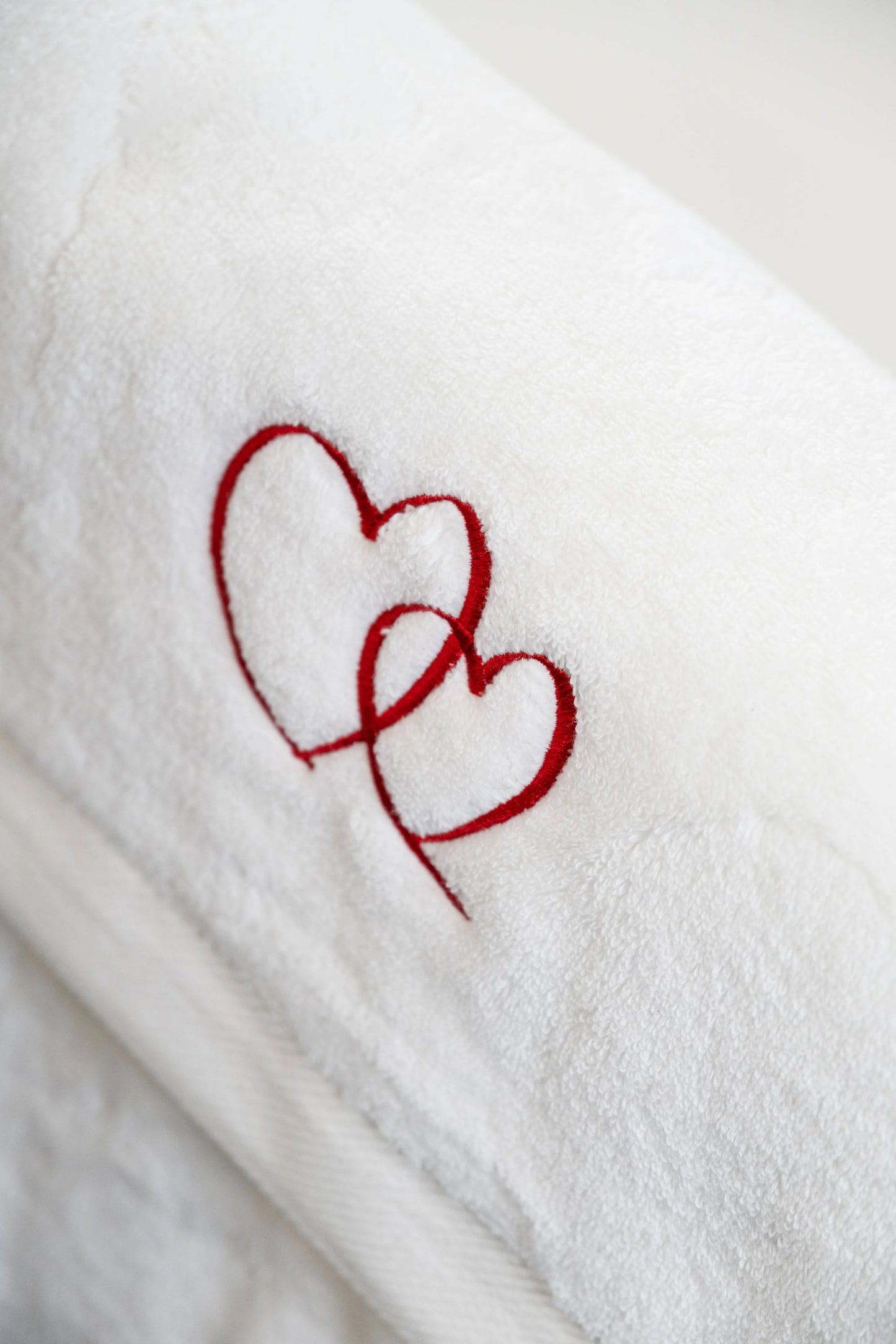 Serviette pour le visage brodée de cœurs