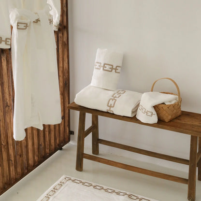 Serviette pour le visage brodée en chaîne doré